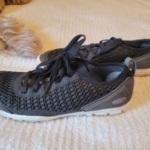 Keen walking shoes